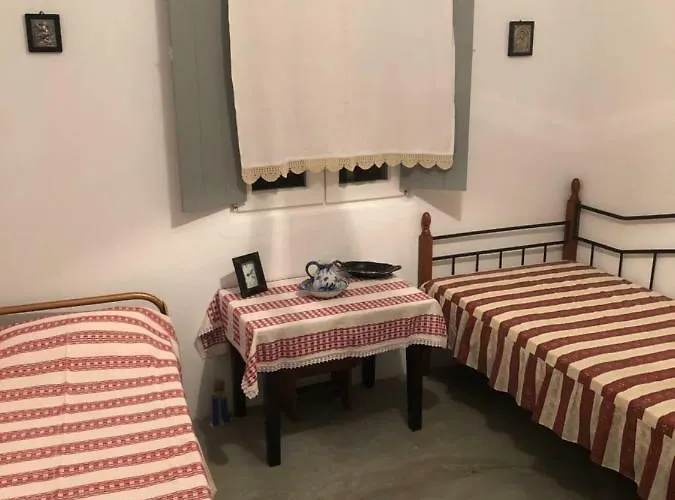 Traditional House - Apeiranthos Naxos * Aperathos